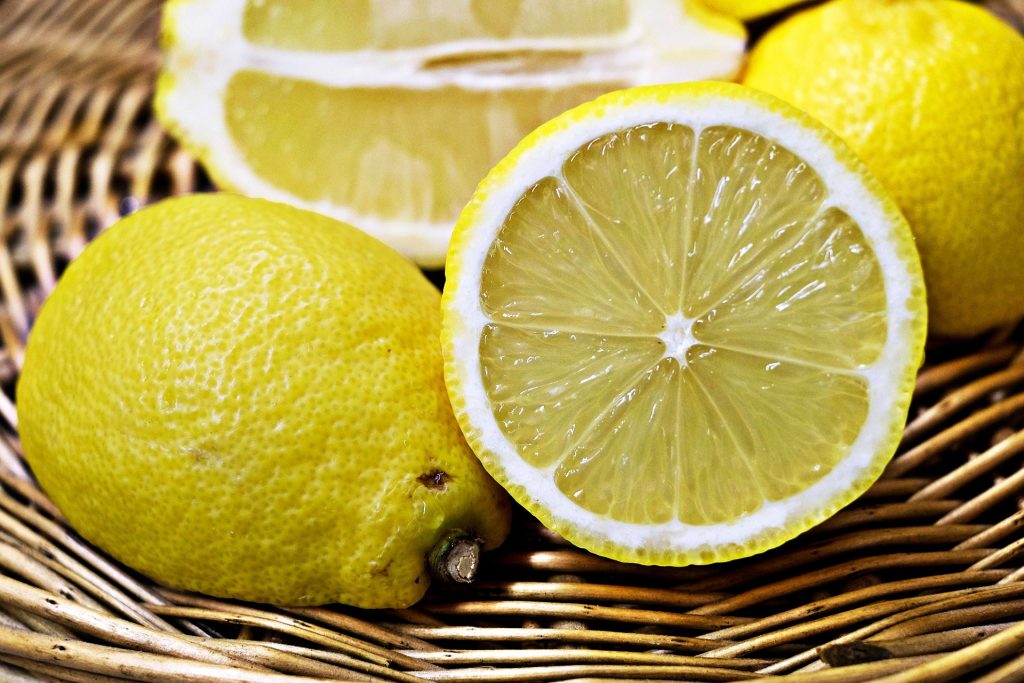 Citron frais découpé